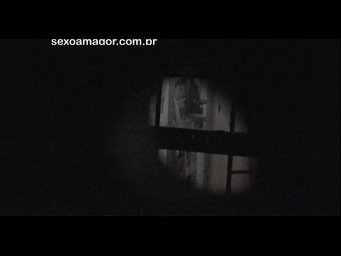 ❤️ Blondīnīte tiek slepeni filmēta ar kaimiņu vuajeru, kurš slēpjas aiz dobiem ķieģeļiem ☑ Anāls video pie mums ❌️